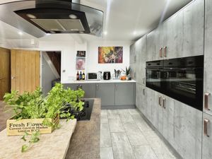 Kitchen- click for photo gallery